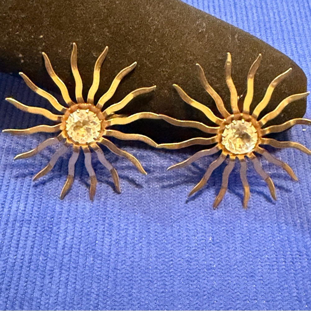 Vintage Sarah Coventry Gold Sunburst Clip-on Earrings